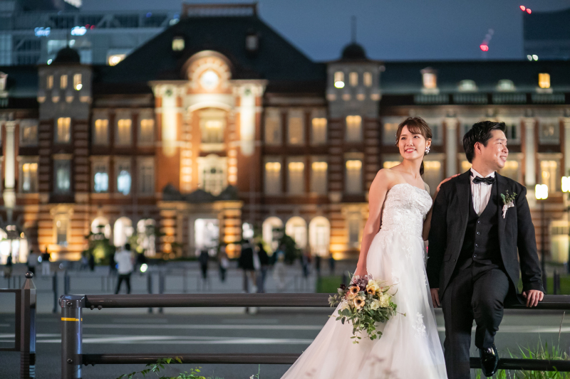 東京駅バックに
