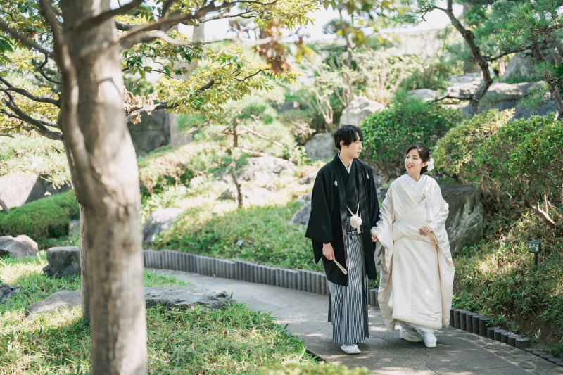 庭園内でも映える白無垢