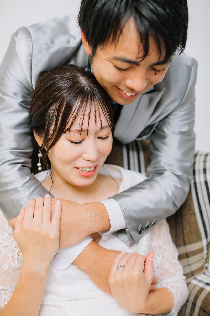 思い切り抱き寄せて