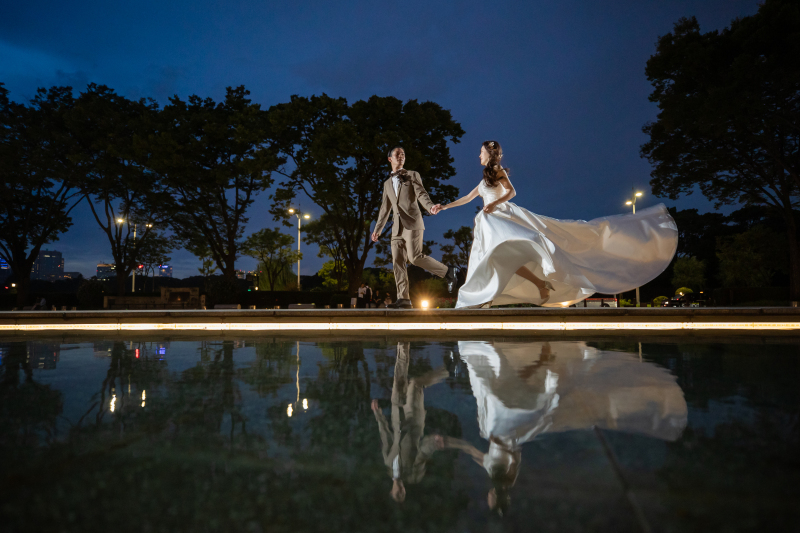 和田倉噴水公園のリフレクション写真