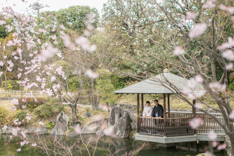 あずま屋に佇むお二人