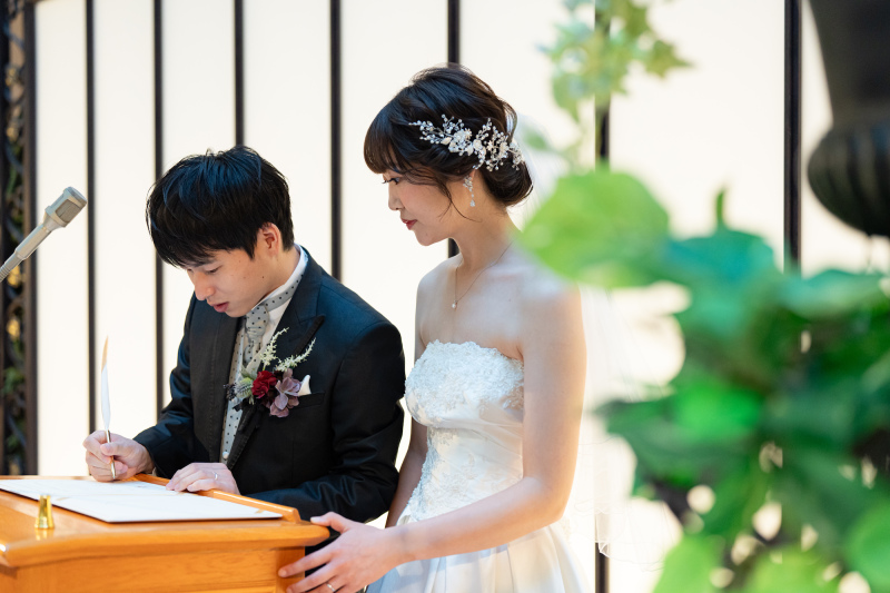 スタジオブルーオリジナルの結婚証明書にご署名