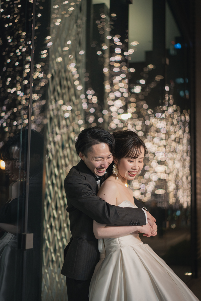 イルミネーションの中でバックハグ♡