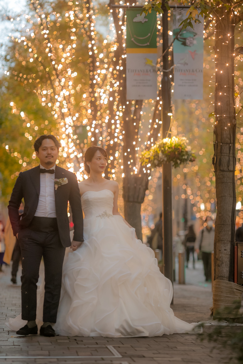 街の風景に佇む、絵になるお二人♪