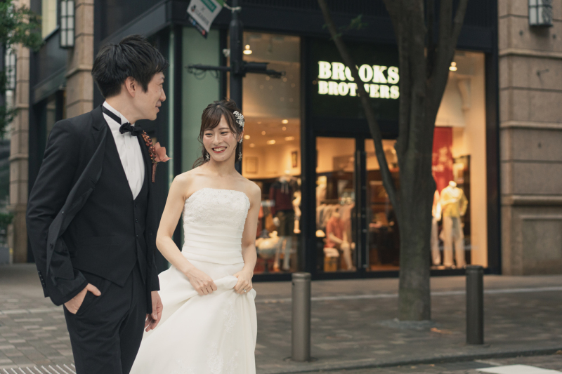 仲通りのショップ前で