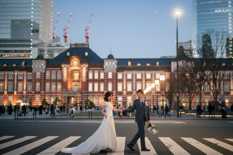 手を引き合って♡