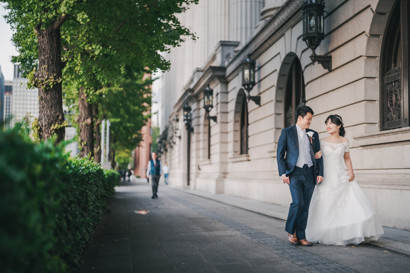 緑が美しい明治生命館前