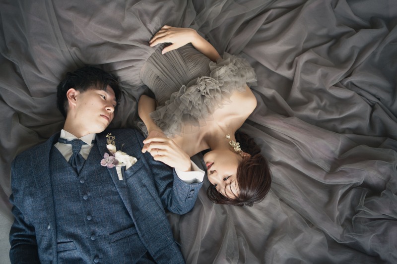 ロマンチックな寝ころびショット