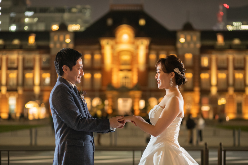 指輪をはめる瞬間も幻想的に