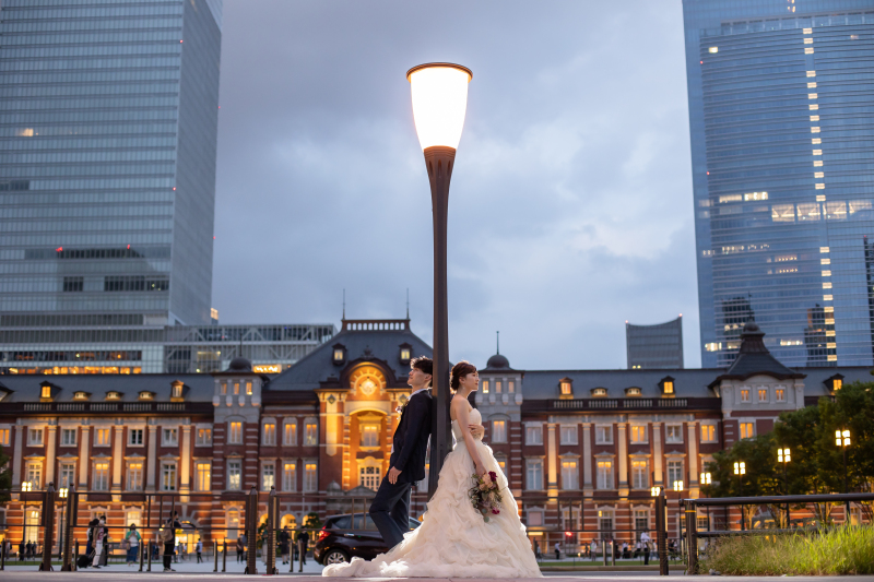 駅前の街灯の下