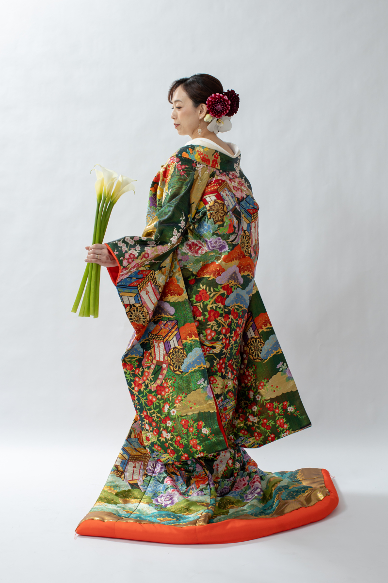 白無垢から色打掛にお掛け替え♪