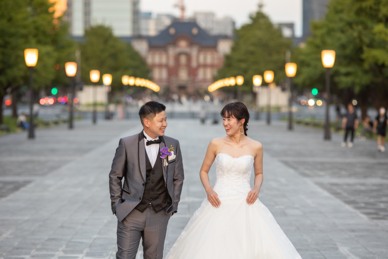 夜とは印象の違う東京駅
