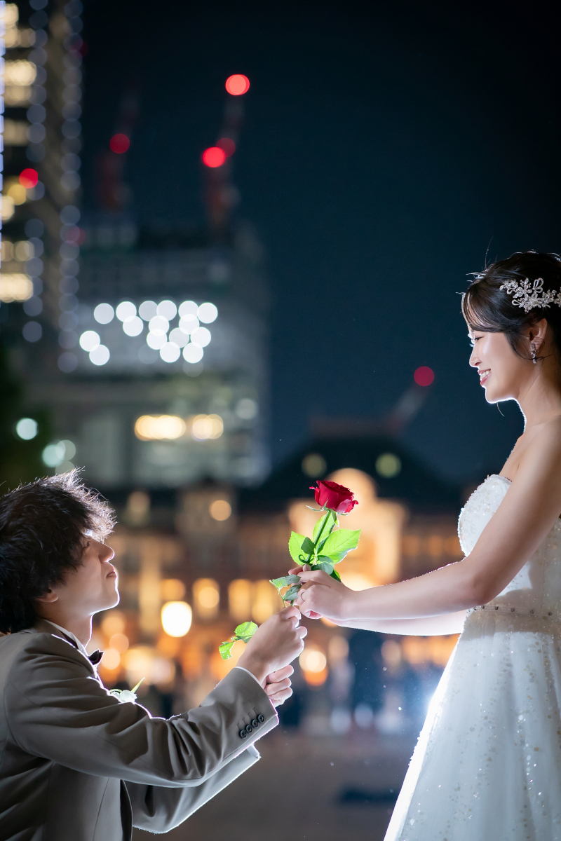 思い出のバラでプロポーズショット♡