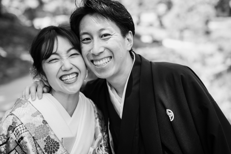 笑顔をモノクロ加工に