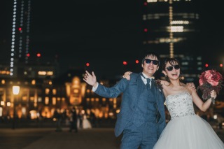 お茶目な二人のきらきら洋装撮影