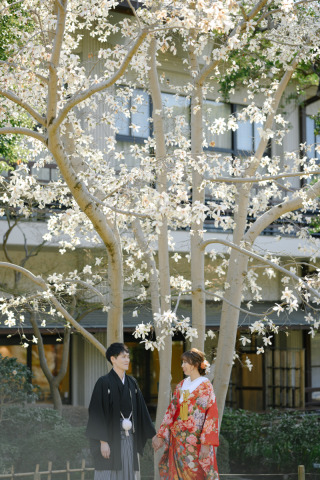 花咲く日本庭園から、丸の内ロケーションへ