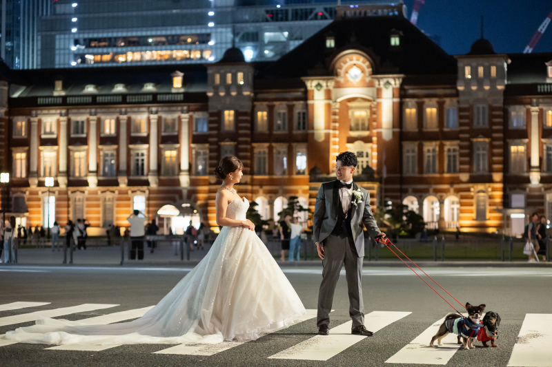 ワンちゃんと東京駅前をお散歩♪