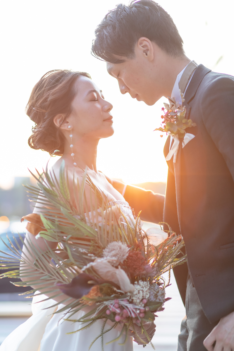 夕焼けを背景に