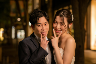 お茶目なカップルのロマンティック撮影