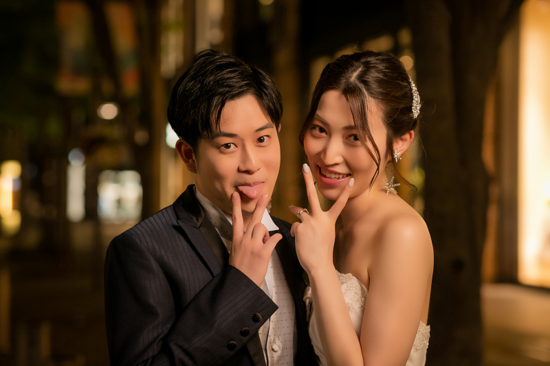 お茶目なカップルのロマンティック撮影