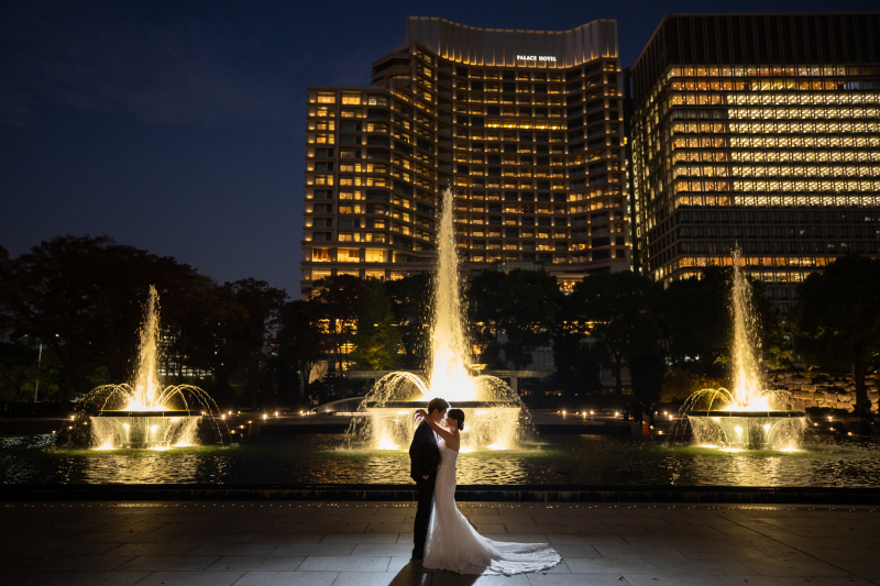 日没後に壮大な噴水と
