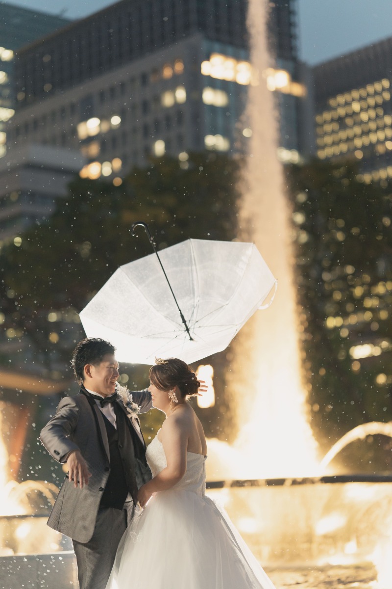 傘を投げ捨てて