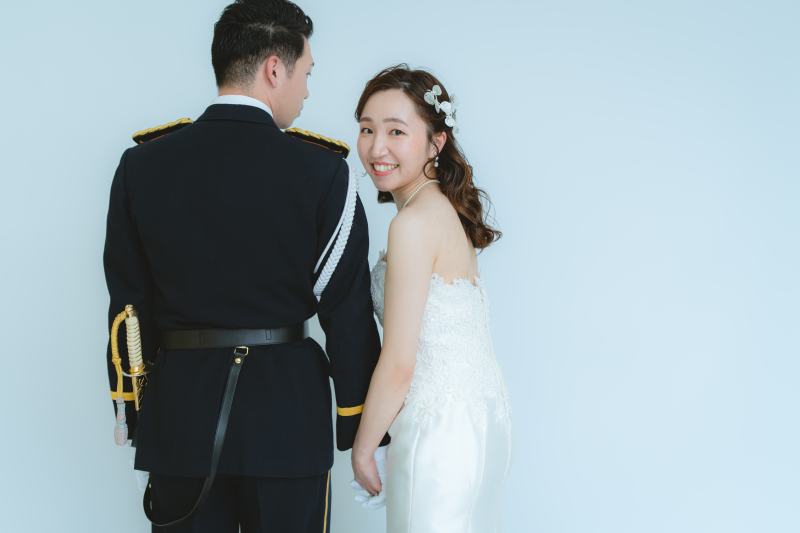 ドレスと礼服の美しさが映えるペア