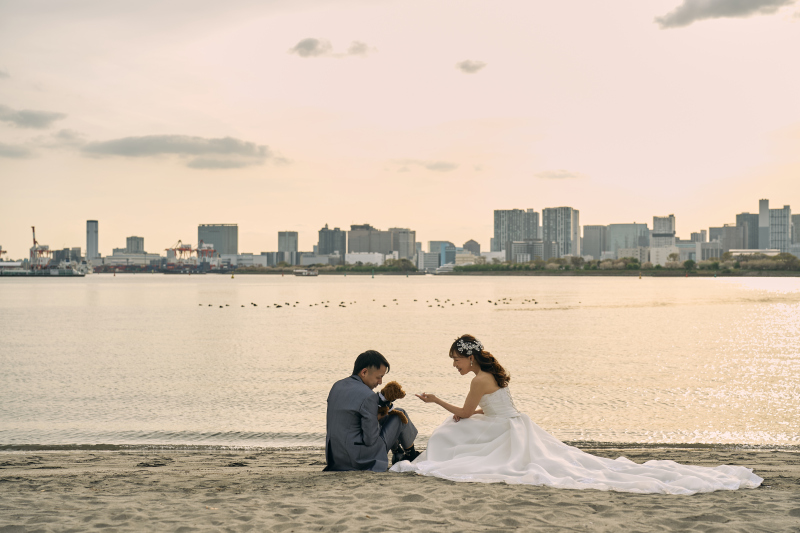 オレンジ色に色づいてきたビーチ
