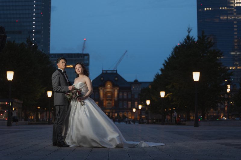 東京駅前でおすましして