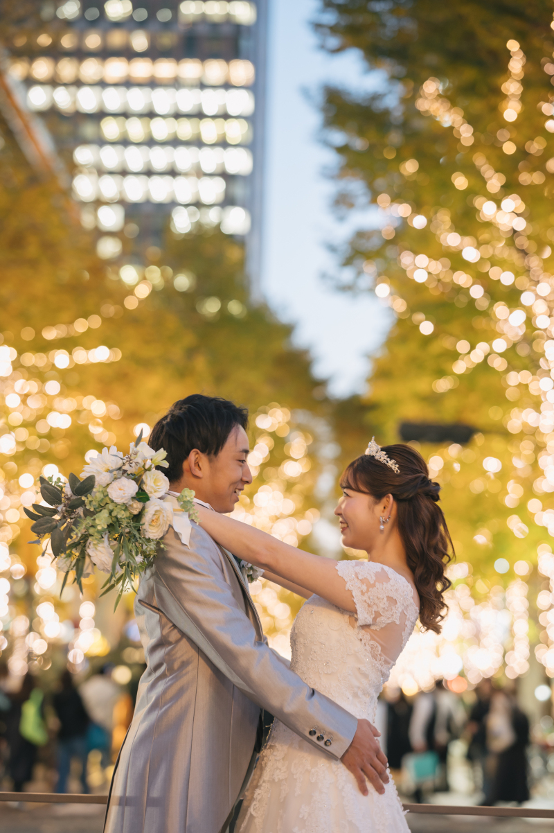 まだ明るい時間から灯り始めるイルミネーションと