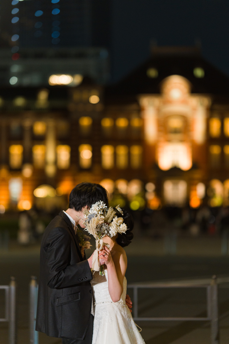 ブーケで顔隠し！