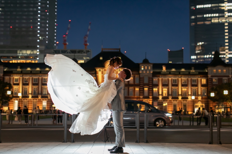 ドレスをなびかせて