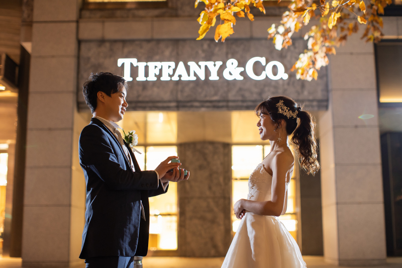 ティファニー前でプロポーズショット♡