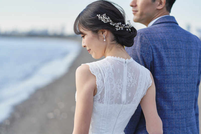 若々しい、飾らない人柄が人気を集めるChika。撮影現場の雰囲気も楽しげで、出来上がった写真には、ご新郎ご新婦のいつもの笑顔が収められています。普段のお二人の雰囲気を残したいカップルはぜひ彼に依頼を。