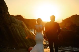 誰にでも撮れるものではなく、この二人の今を残したい。ウェディングフォト以外にもメディアなどで多岐に渡り活躍する大人気のitoは、あらゆる雰囲気を演出することが得意。ご希望の方はご指名でご依頼ください。