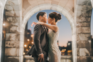 何年後、何十年後も色褪せないお二人の瞬間を残す高い技術。ご新婦を美しく、ご新郎を素敵に見せる繊細なポージングづくり。ウェディングフォトのベテランならではのセンスで人気を集め、幅広く活躍しています。