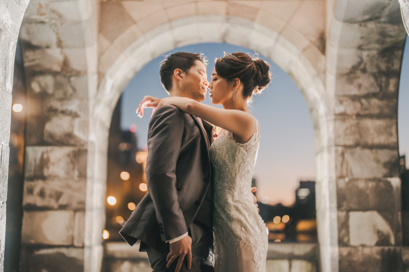 何年後、何十年後も色褪せないお二人の瞬間を残す高い技術。ご新婦を美しく、ご新郎を素敵に見せる繊細なポージングづくり。ウェディングフォトのベテランならではのセンスで人気を集め、幅広く活躍しています。