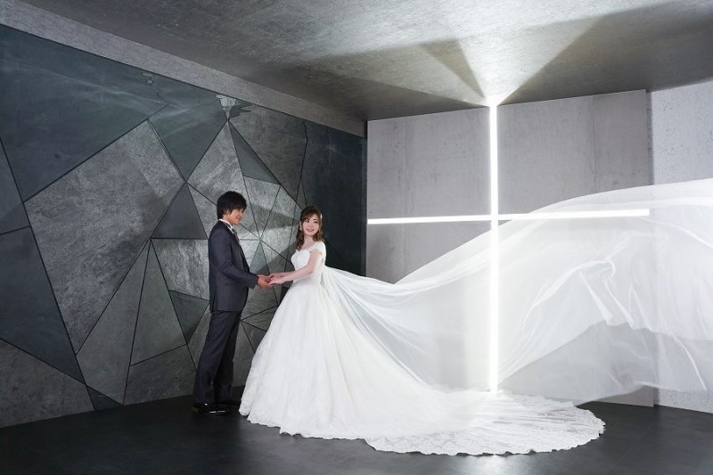 なびくベールとクロス