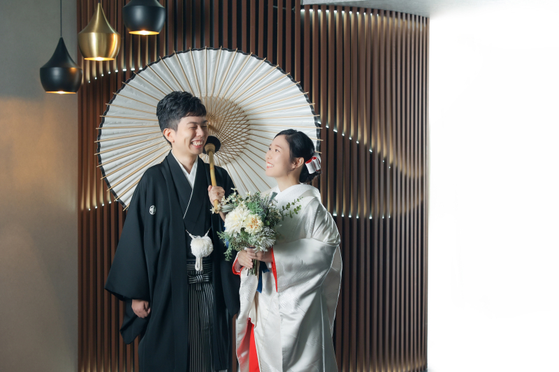 和傘&times;モダンスタジオ。遊び心を加えた和装シーン