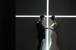 静かな光のもとで