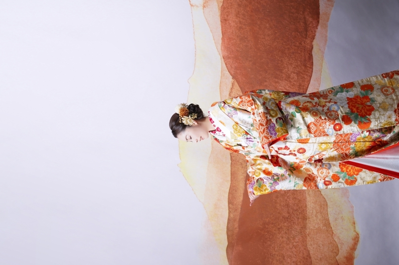 鮮やかな和装で