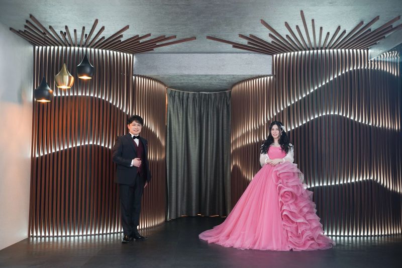 ラグジュアリーなドレスで