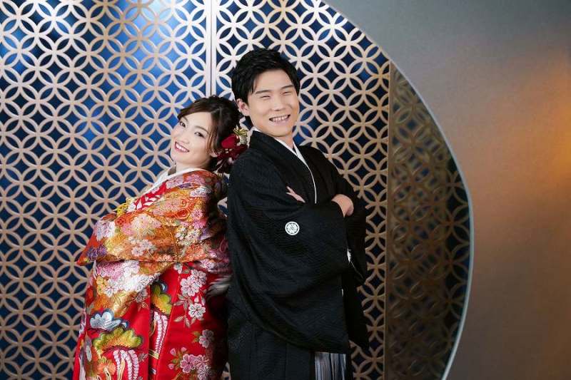 背中を合わせて