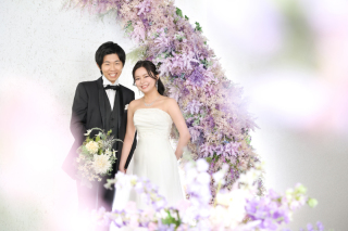 花の彩りとともに幸せが広がる