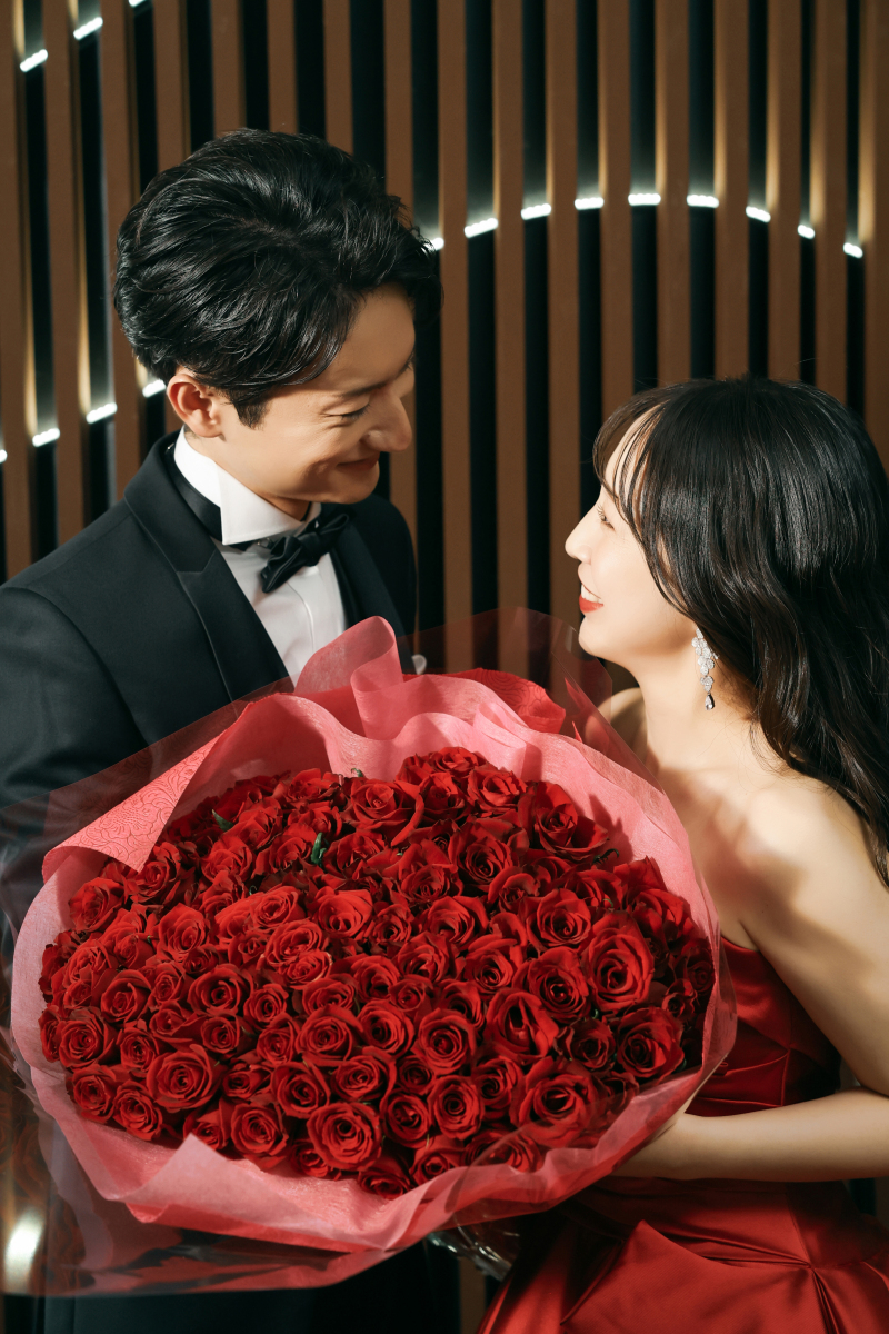 100本のバラで「一生に一度」の想いを伝える