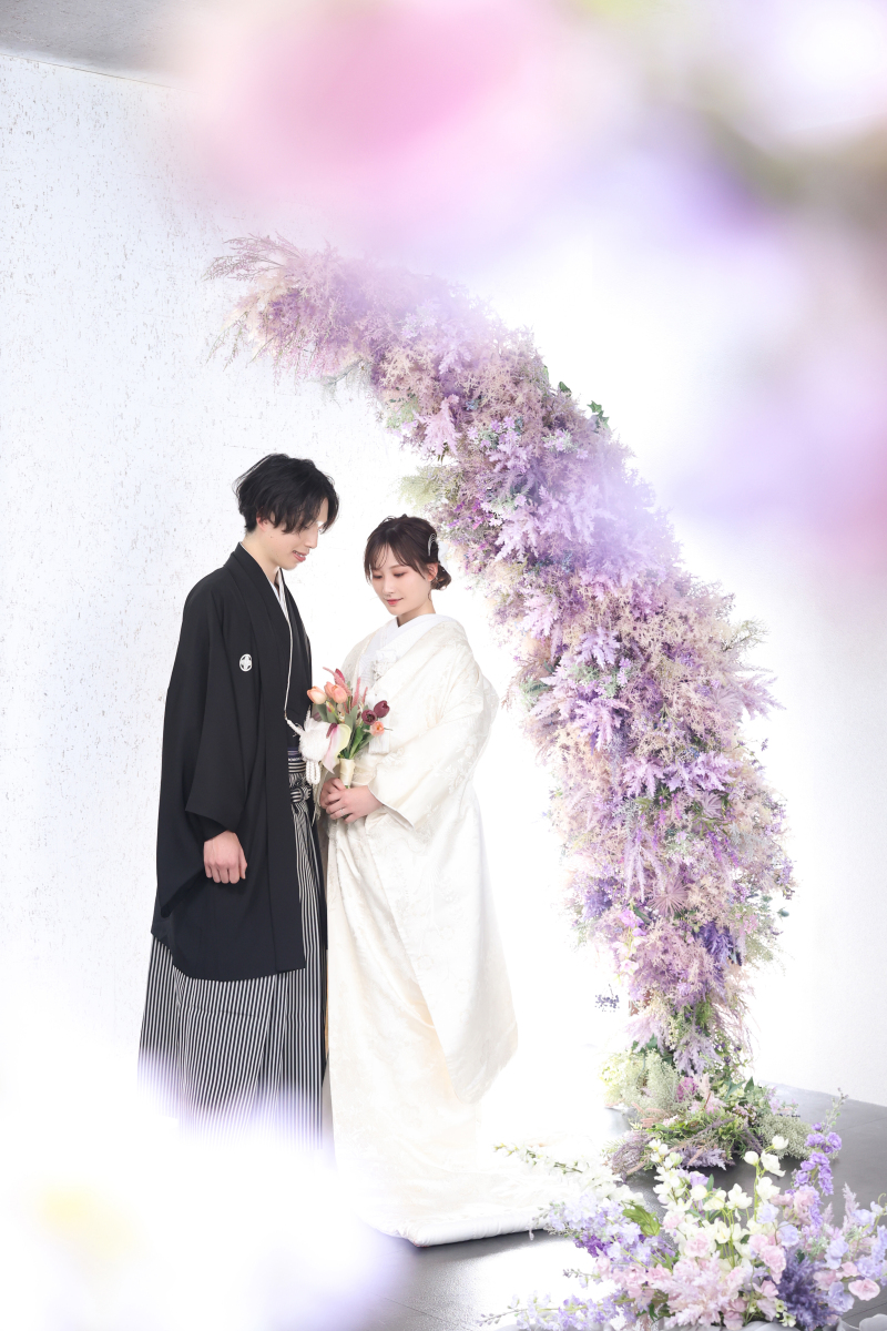 鮮やかな花々と和の融合を