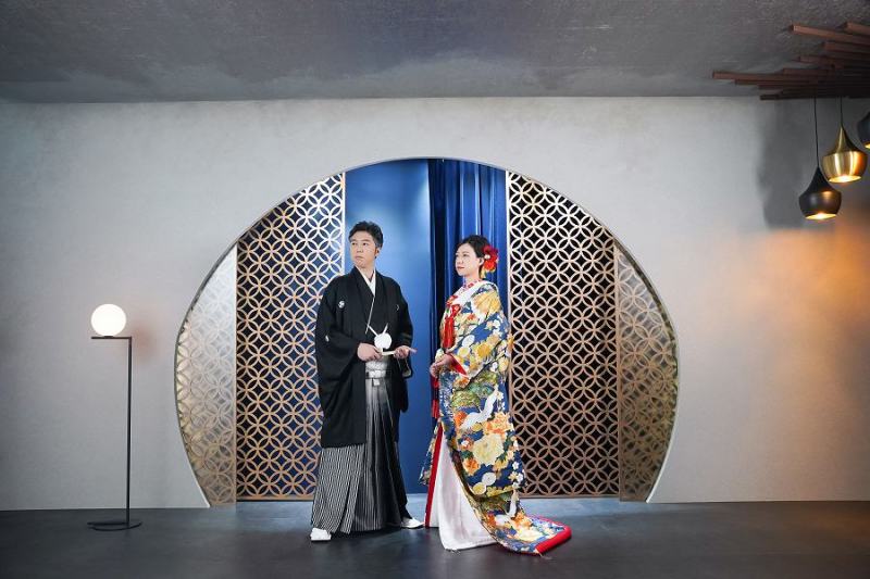 鮮やかな和装で