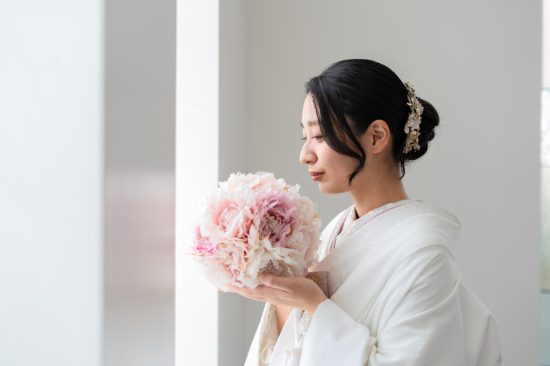 ピンクのボールブーケも可愛らしいアイテムの一つ！