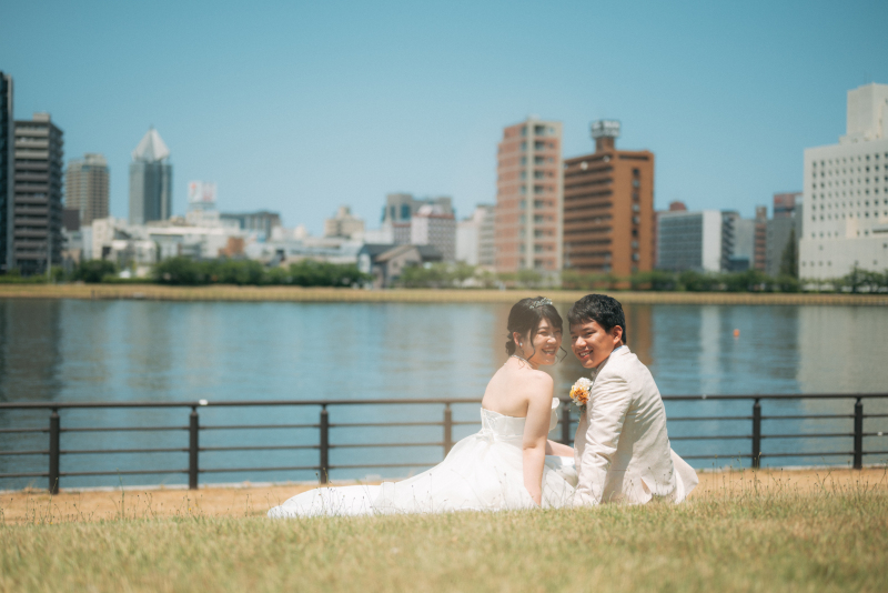 川辺で寄り添うお2人・・・