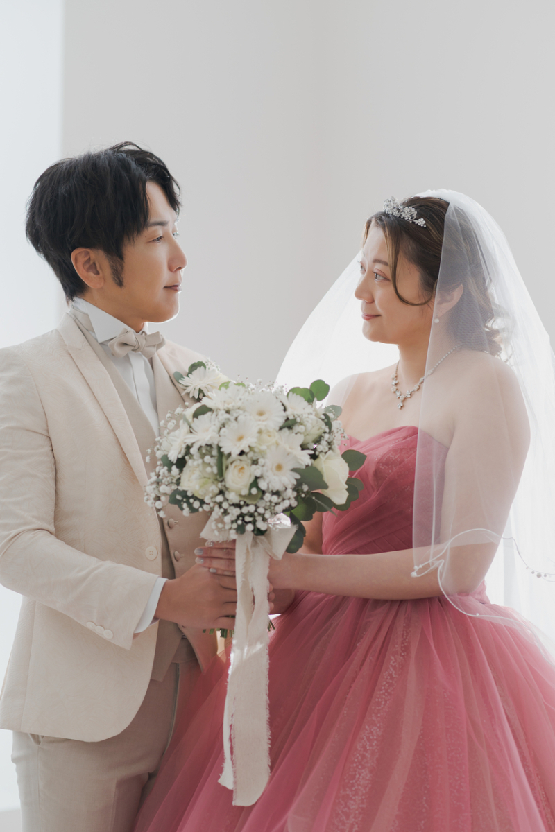 新婦様は華やかなピンクラメのカラードレス♡